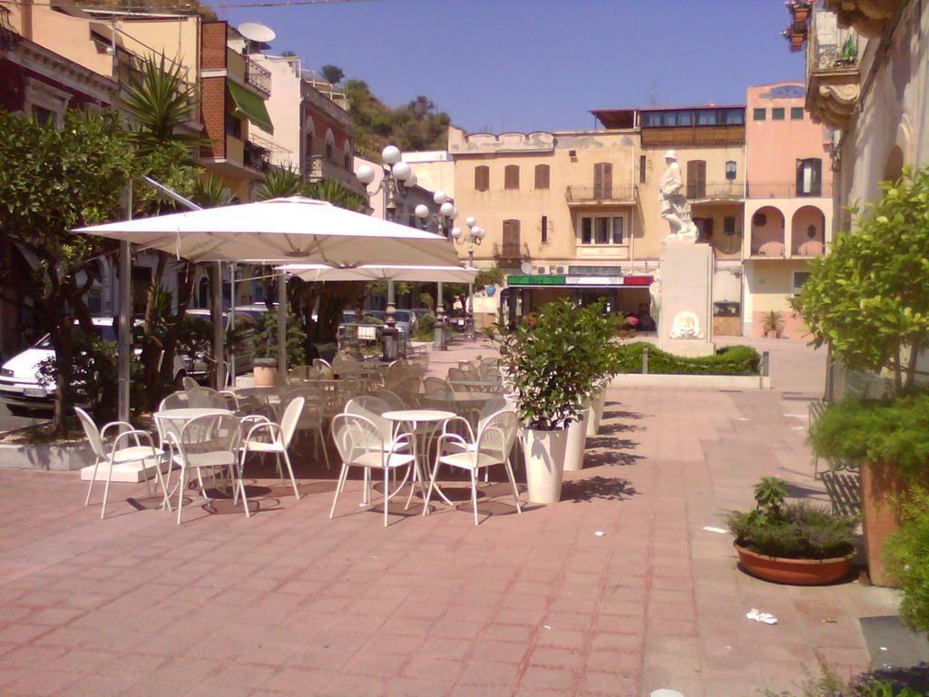 Lina House Apartment Giardini Naxos Bilik gambar